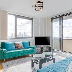 View Apartment, Short Walk To Tower Bridge, Free Parking Apartment