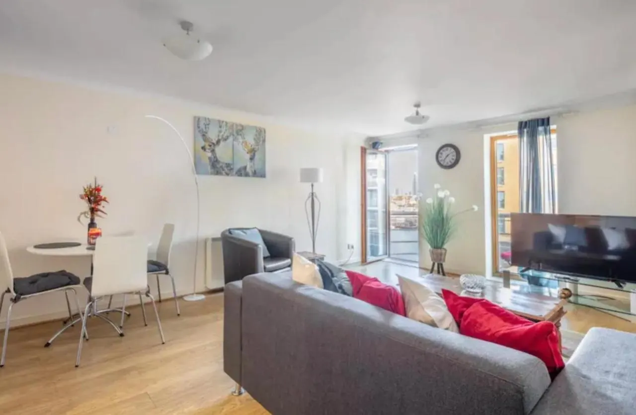 Daire 1 Bedroom Flat With Free Parking Londra