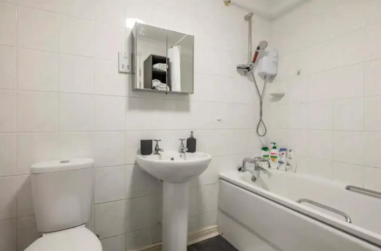 1 Bedroom Flat With Free Parking Londra