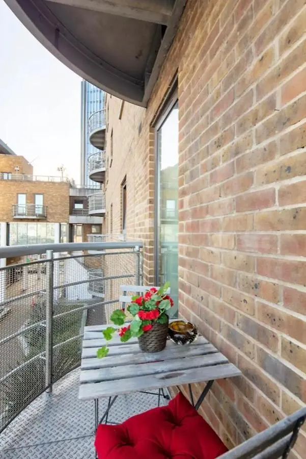 Daire 1 Bedroom Flat With Free Parking Londra Birleşik Krallık