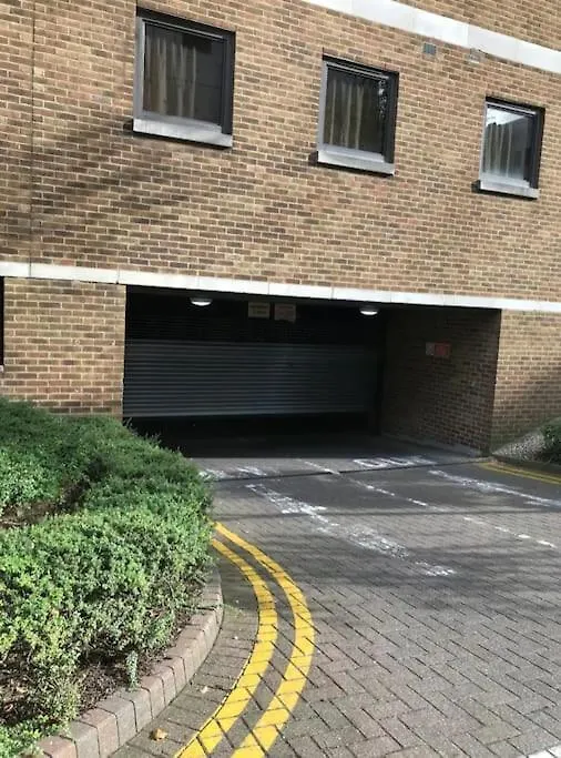 1 Bedroom Flat With Free Parking London