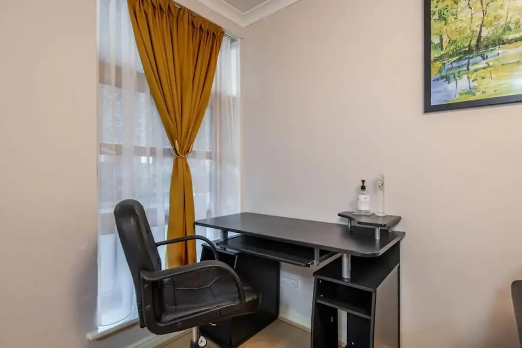 1 Bedroom Flat With Free Parking London