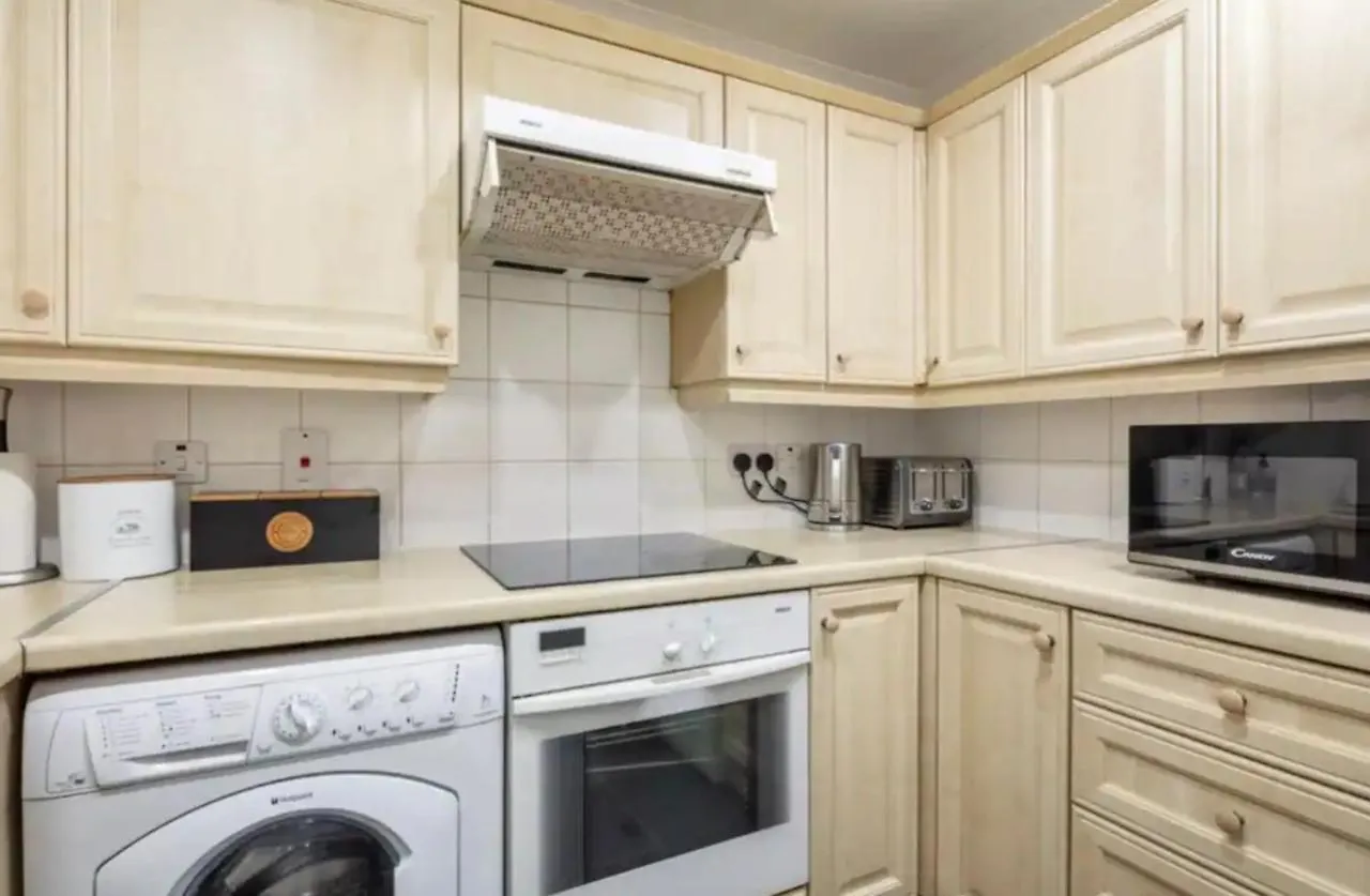 1 Bedroom Flat With Free Parking London