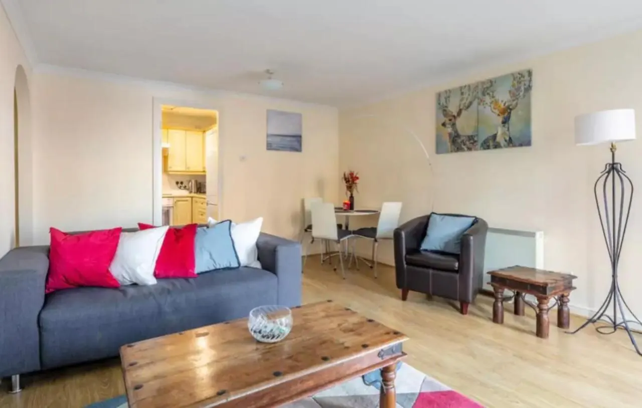 1 Bedroom Flat With Free Parking London 0*,