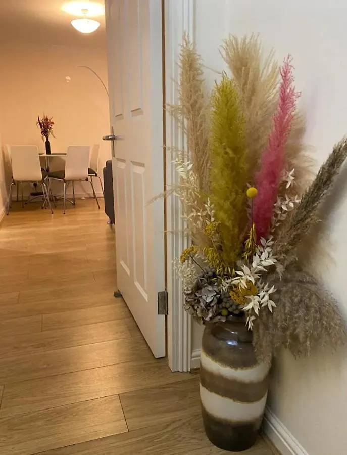 1 Bedroom Flat With Free Parking London