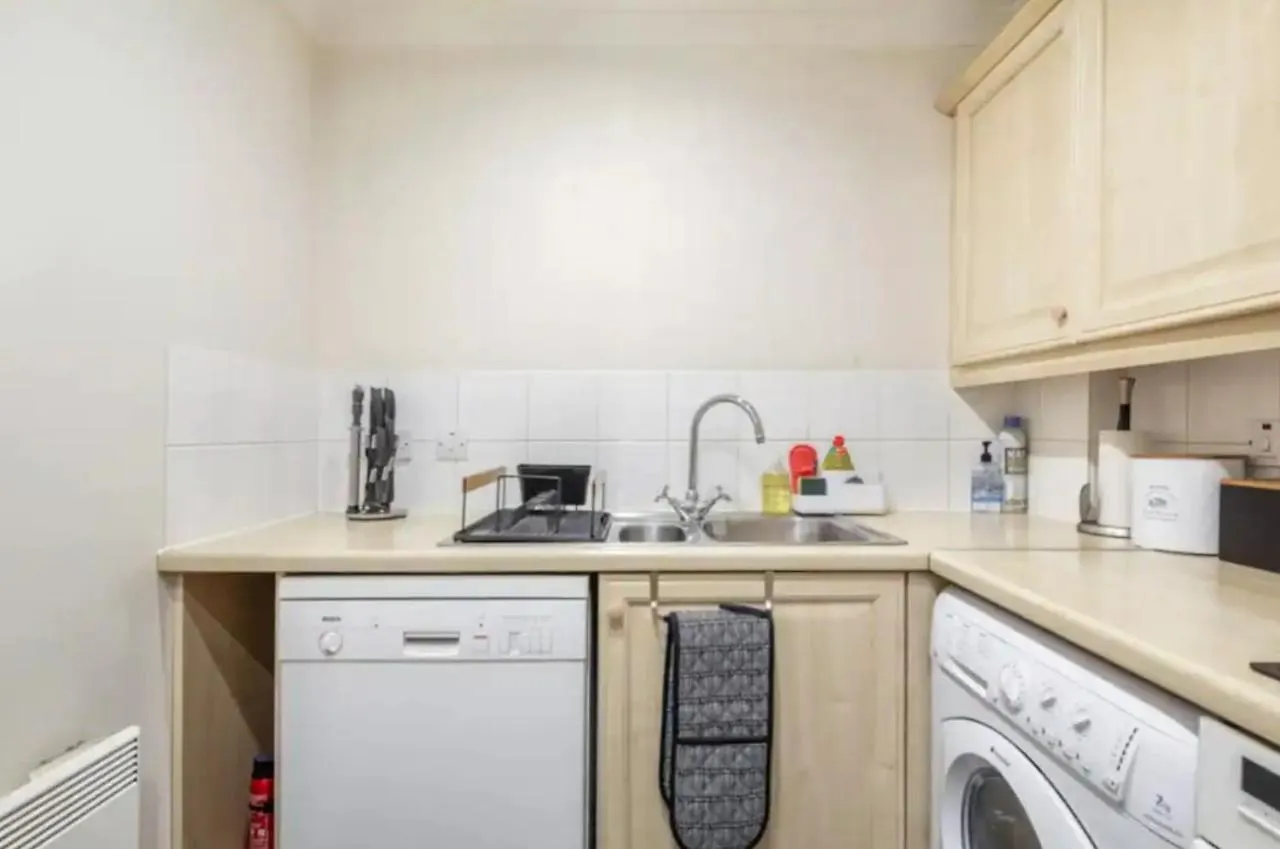 아파트 1 Bedroom Flat With Free Parking 런던