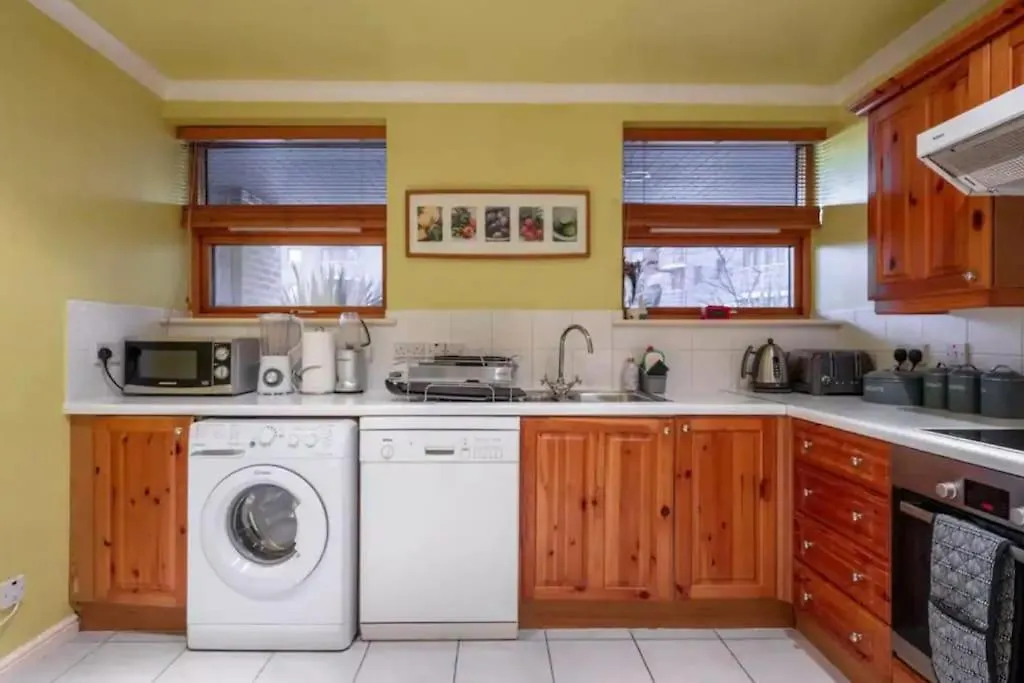 아파트 1 Bedroom Flat With Free Parking 런던