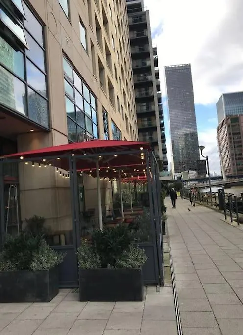 1 Bedroom Flat With Free Parking 런던 아파트