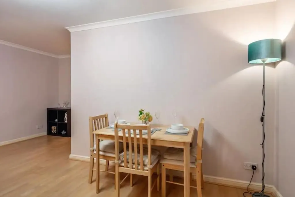 1 Bedroom Flat With Free Parking 런던 0*,