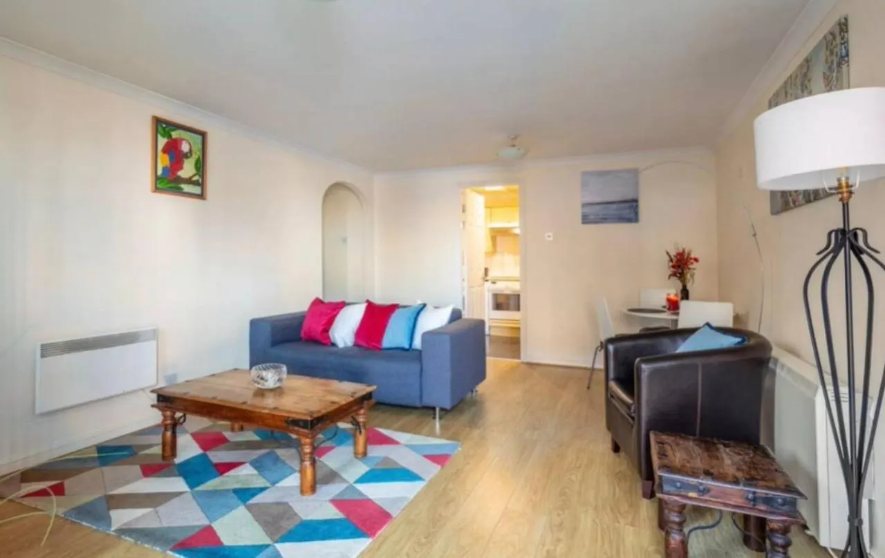 1 Bedroom Flat With Free Parking 런던