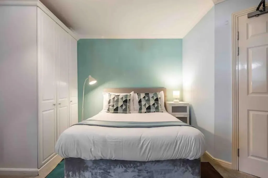 아파트 1 Bedroom Flat With Free Parking 런던