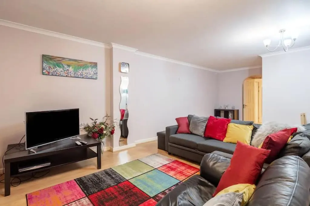 1 Bedroom Flat With Free Parking 런던 0*,